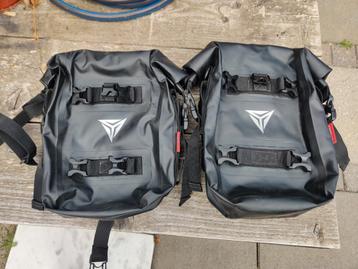 Motowolf Crash Bags (waterdicht) beschikbaar voor biedingen