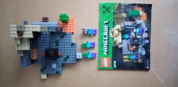 Lego Minecraft set - 21119 + Iron Golem
