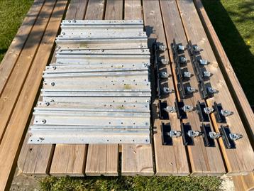 Complete bevestigingsset voor 8 zonnepanelen: rails en klem beschikbaar voor biedingen