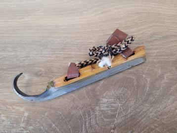 Miniatuur schaats beschikbaar voor biedingen