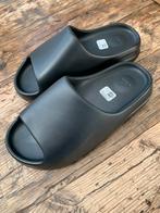 Yeezy Slides - Maat 43 - Nieuw in doos, Slippers, Zwart, Nieuw, Ophalen of Verzenden