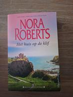 Nora Roberts - Het huis op de klif, Ophalen of Verzenden, Gelezen, Nora Roberts, Nederland