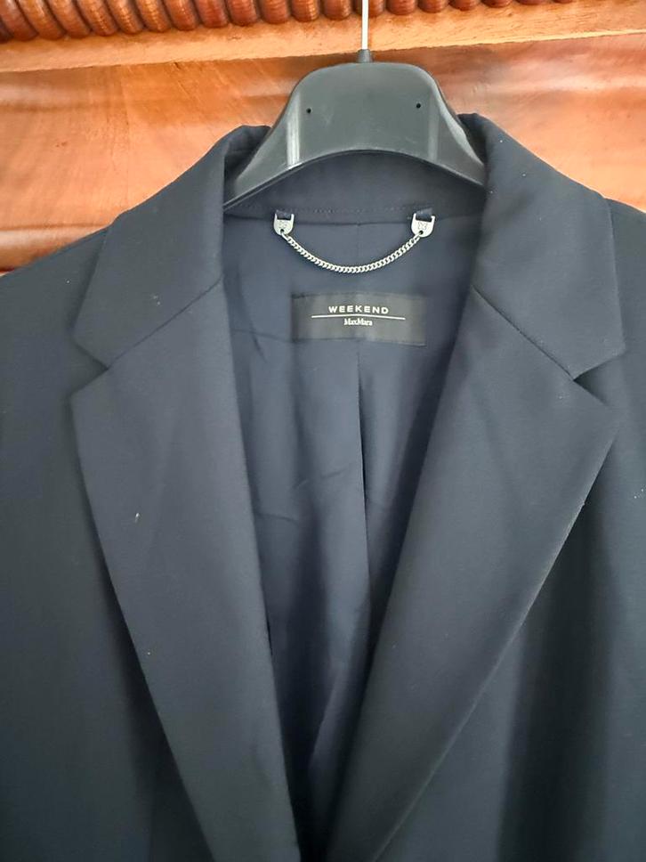 Elegante zwarte blazer van Weekend Max Mara  M, Kleding | Dames, Jasjes, Kostuums en Pakken, Nieuw, Jasje, Maat 42/44 (L), Zwart