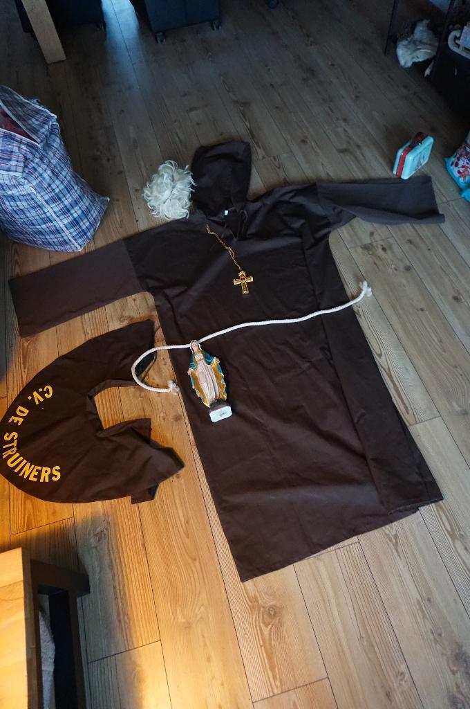 carnaval paus / monnik bruin 6 delig met pruik, Kleding | Heren, Carnavalskleding en Feestkleding, Zo goed als nieuw, Kleding