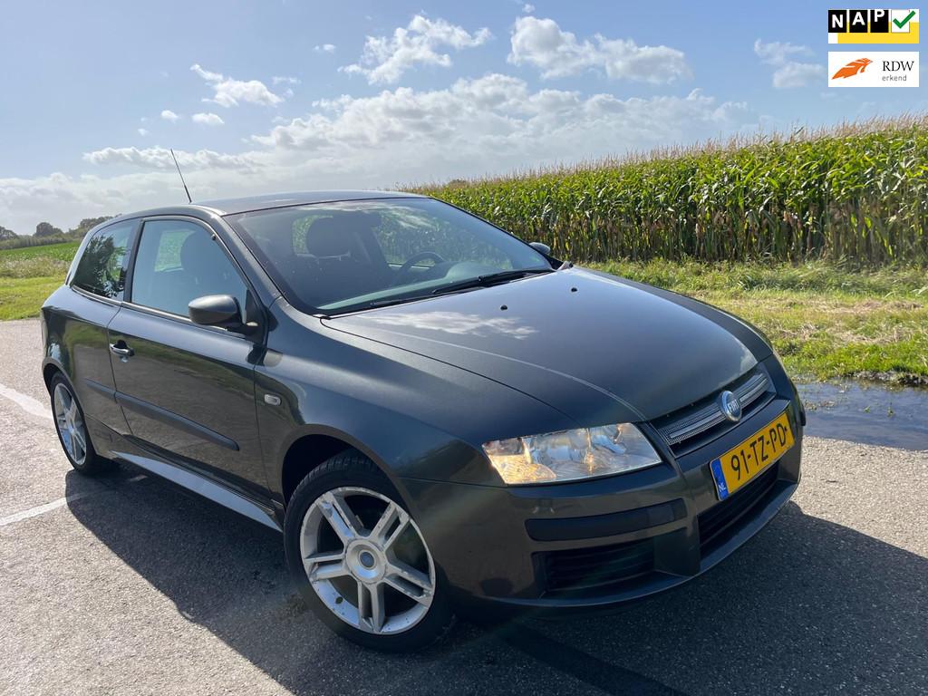 Fiat Stilo 1.6-16V Racing / 126.000km (motorschade), Auto's, Fiat, Voorwielaandrijving, 15 km/l, Gebruikt, Origineel Nederlands