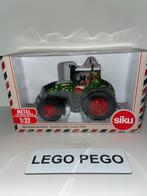 Siku 3224 Fendt kersttrekker 1:32 nieuw in de doos, Hobby en Vrije tijd, Modelauto's | 1:32, Ophalen of Verzenden, Nieuw, Tractor of Landbouw