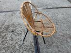 Vintage Rotan Stoel met Metalen Poten, Huis en Inrichting, Stoelen, Ophalen, Gebruikt, Bruin, Riet of Rotan