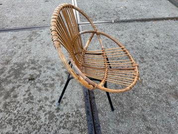 Vintage Rotan Stoel met Metalen Poten beschikbaar voor biedingen
