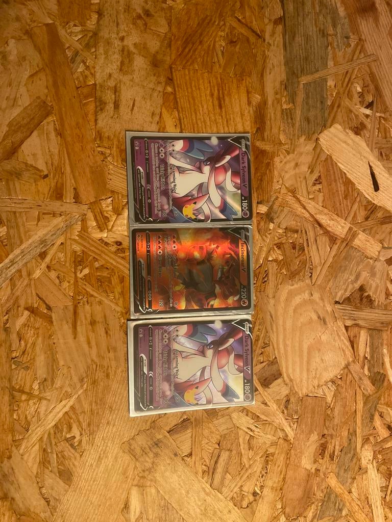Pokémon Kaarten - Dark Sylveon V & Incineroar V, Ophalen of Verzenden, Zo goed als nieuw, Losse kaart
