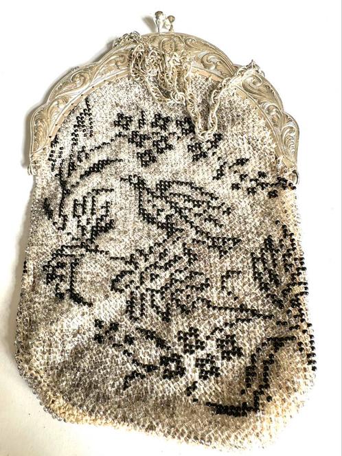 Mooi antiek kralen beurs/tasje, Antiek en Kunst, Antiek | Kleding en Accessoires, Dames, Ophalen of Verzenden