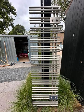 Schitterende design spiegel radiator 175 hoog x 47 breed x5d beschikbaar voor biedingen