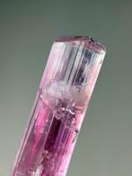 Roze en achroïet toermalijn kristal, Verzamelen, Mineralen en Fossielen, Ophalen of Verzenden, Mineraal