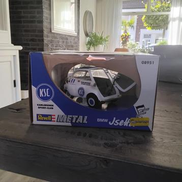 Te koop BMW ISETTA in originele verpakking. 1:18. beschikbaar voor biedingen