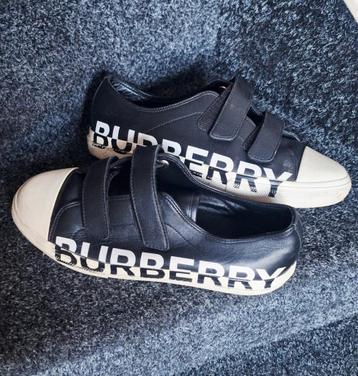 Originele Burberry Sneakers Maat 35 beschikbaar voor biedingen