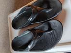 Oofos teenslippers mt 42, Kleding | Dames, Schoenen, Ophalen of Verzenden, Zo goed als nieuw