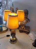 Antieke porseleinen tafellamp prijs is zonder kapjes