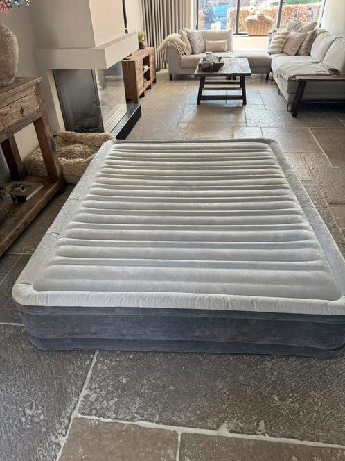 2 Persoons Intex Comfort elektrisch luchtbed 152x203x33, Caravans en Kamperen, Luchtbedden, Zo goed als nieuw, Ophalen