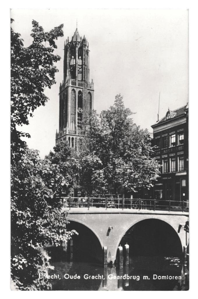 981682 Utrecht Oude Gracht 1942 Gelopen met zegel, Verzamelen, Ansichtkaarten | Nederland, Gelopen, Utrecht, 1940 tot 1960, Ophalen of Verzenden