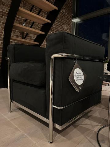 Cassina LC2 fauteuil antraciet fluweel – als nieuw (2021) beschikbaar voor biedingen
