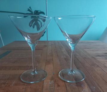 2 cocktailglazen & 2 mooie wijnglazen beschikbaar voor biedingen