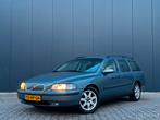 Volvo V70 2.4 170PK AUT 2001 NW APK, CRUISE, CLIMATE, Auto's, 1800 kg, 170 pk, 84 €/maand, 750 kg