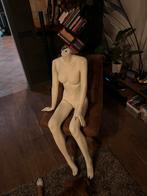 Zittende Vrouwelijke Paspop, Ophalen, Gebruikt