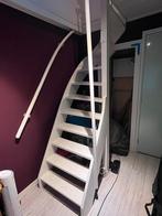 Bovenkwart vaste houten trap binnen hoogte 242cm, Doe-het-zelf en Verbouw, Ladders en Trappen, Ophalen, Gebruikt, Minder dan 2 meter