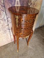 Klassieke rond ladekastje bijzettafel, met sierlijke versier, Huis en Inrichting, Kasten | Ladekasten, 1 of 2 laden, Ophalen of Verzenden