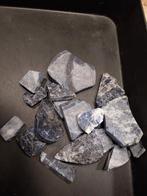 Lot ruwe sodaliet en gezaagde plakjes, Verzamelen, Mineralen en Fossielen, Ophalen of Verzenden
