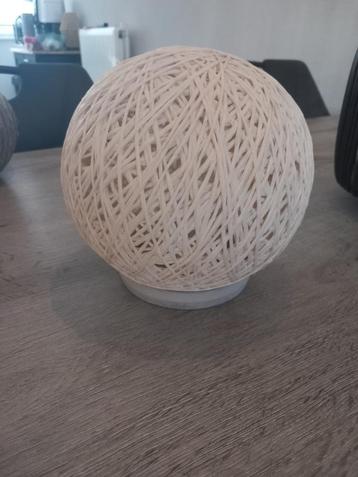 Bollampje op batterijen beschikbaar voor biedingen
