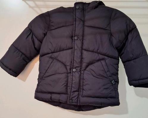 Zara zwarte winterjas met capuchon maat 98, Kinderen en Baby's, Babykleding | Overige, Gebruikt, Jongetje of Meisje, Ophalen of Verzenden