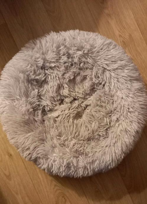 Fluffy kittenmand. Licht grijs. Met toebehoren., Dieren en Toebehoren, Kattenmanden, Zo goed als nieuw, Pluche, Ophalen of Verzenden
