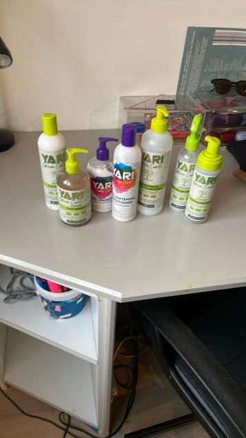 Yuri and yuri green curly products beschikbaar voor biedingen