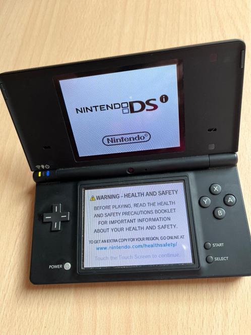 Matzwarte Nintendo DSi, Spelcomputers en Games, Spelcomputers | Nintendo DS, Zo goed als nieuw, Dsi, Zwart, Met games, Met beschermhoes of tas