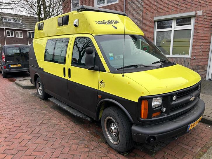 Chevy Van chevrolet ambulance camper 2002, Caravans en Kamperen, Campers, Particulier, Buscamper of Camperbus, Ophalen of Verzenden