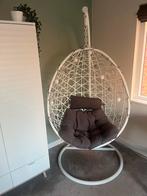 Mooie hangstoel met zitkussens, Huis en Inrichting, Stoelen, Ophalen, Wit, Zo goed als nieuw, Metaal