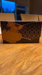 Oude elite trainer box inclusief hoesjes en kaarten., Hobby en Vrije tijd, Verzamelkaartspellen | Pokémon, Ophalen of Verzenden
