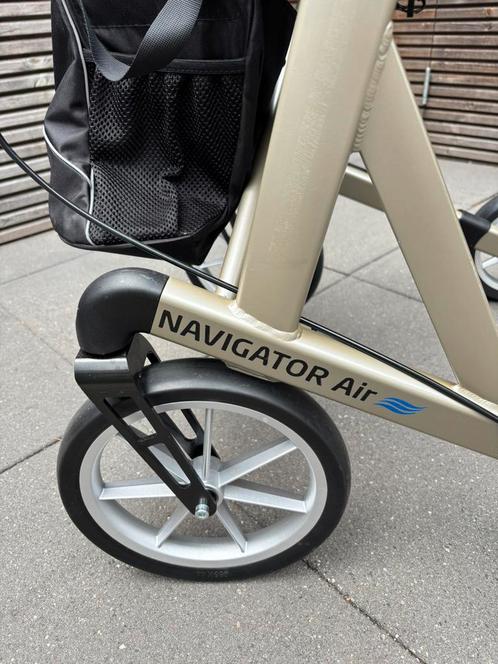 Rollator Navigator Air met onderarm ondersteuning., Diversen, Rollators, Zo goed als nieuw, Ophalen of Verzenden