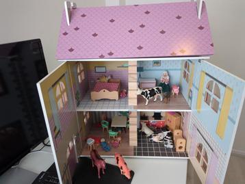 Nieuw houten poppenhuis beschikbaar voor biedingen