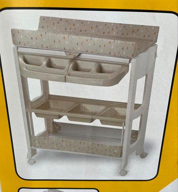 Babybad en aankleedtafel beschikbaar voor biedingen