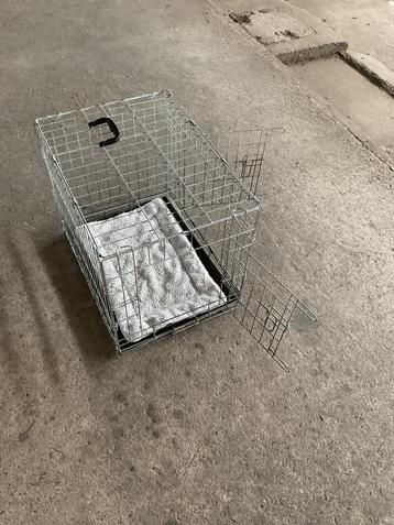 Diverse benches + varikennel te koop beschikbaar voor biedingen