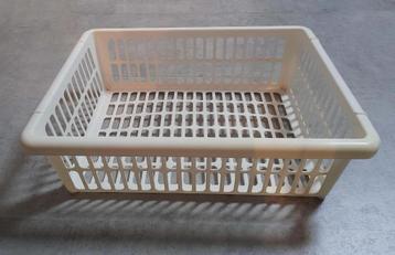 Witte kunststof MAND / MANDJE 29,5 cm x 39,5 cm x 12 cm hoog beschikbaar voor biedingen