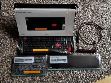 Nuphy Air96 v2 Walnut wrist rest + Extra Caps + Coiled Cable beschikbaar voor biedingen