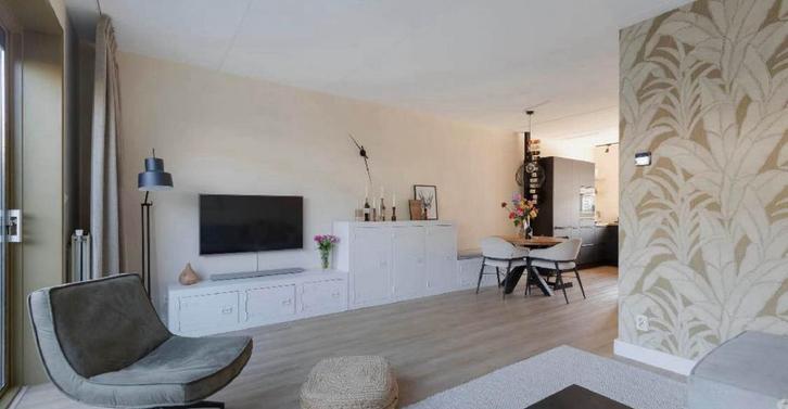 Witte wandkast VT wonen, Huis en Inrichting, Kasten | Wandmeubels, Zo goed als nieuw, Ophalen