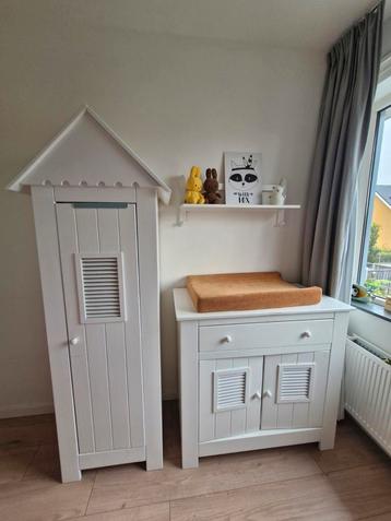 Complete kinderkamer met ledikant, commode, kast & plankje beschikbaar voor biedingen