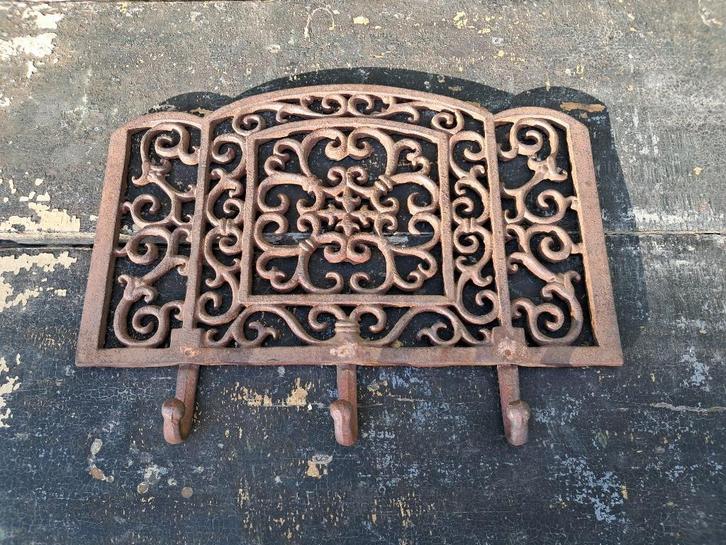 Gietijzeren handdoekenrek breedte 34 cm hoogte 25 cm, Huis en Inrichting, Keuken | Textiel, Zo goed als nieuw, Overige typen, Bruin