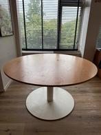 Ronde vergadertafel met RVS trompetvoet en aansluitpunt 140, Huis en Inrichting, Tafels | Eettafels, Rond, Ophalen of Verzenden