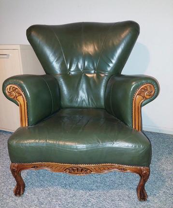 Klassieke fauteuil (heren) in groen leder . beschikbaar voor biedingen