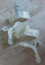 40 plastic kinderkleerhangers, 28 cm breed., Ophalen, Zo goed als nieuw