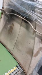 Motorkap 1968 Saab 96 met beugels, Ophalen